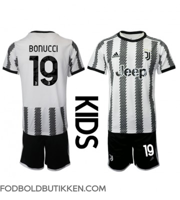 Juventus Leonardo Bonucci #19 Hjemmebanetrøje Børn 2022-23 Kortærmet (+ Korte bukser)